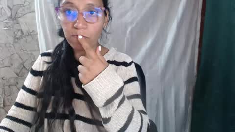Snapshot of angelitaa_hot chatting on September 2025 02:01:02 AM angela online show from September 2025 02:01:02 AM