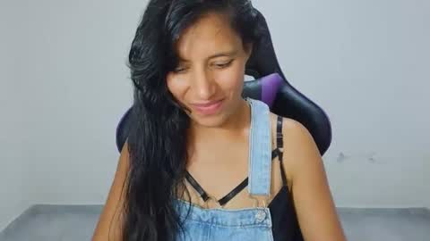 Snapshot of angelitaa_hot chatting on July 2026 12:13:01 AM angela online show from July 2026 12:13:01 AM
