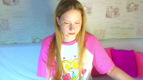 Snapshot of angellisss chatting on September 2025 11:43:01 AM Cutie online show from September 2025 11:43:01 AM