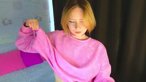 Snapshot of angellisss chatting on October 2025 06:25:01 AM Cutie online show from October 2025 06:25:01 AM