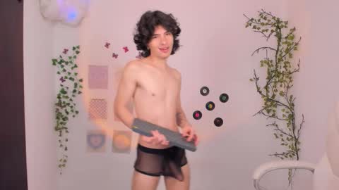 Angel online show from September 2025 07:41:01 PM