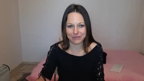 Snapshot of angelslive99 chatting on April 2026 12:29:02 PM Giulia online show from April 2026 12:29:02 PM