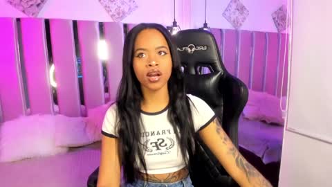 Snapshot of angelsmia_ chatting on September 2025 04:17:02 AM  MIA available content ask online show from September 2025 04:17:02 AM