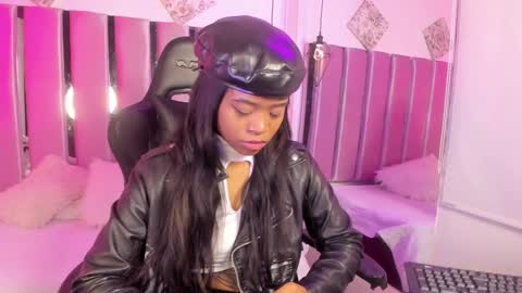 Snapshot of angelsmia_ chatting on September 2025 04:39:02 AM  MIA available content ask online show from September 2025 04:39:02 AM