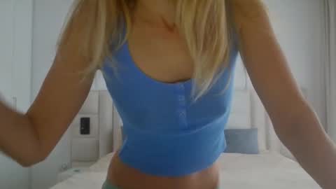 Snapshot of angelsquirting chatting on May 2026 05:49:01 AM Alesia online show from May 2026 05:49:01 AM