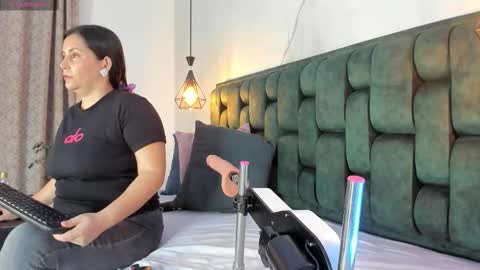 ANGIE online show from October 2025 02:26:02 PM