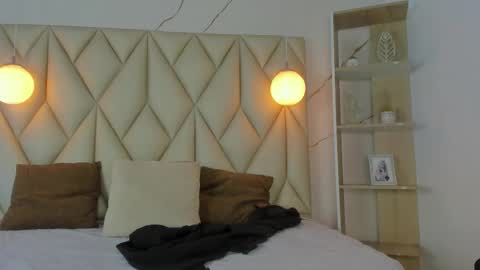 ANGIE online show from November 2025 02:01:01 PM