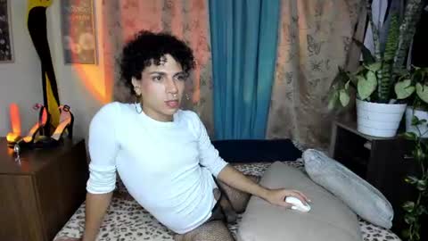 Snapshot of angelwhitte chatting on June 2026 04:28:01 AM angelwhitte online show from June 2026 04:28:01 AM