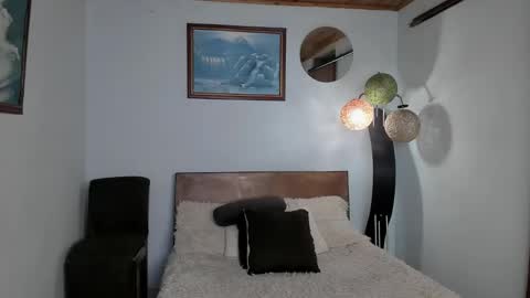 Angel Fox online show from December 2024 04:01:01 AM