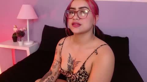 Snapshot of angie99_gh chatting on January 2025 08:18:02 AM Angie online show from January 2025 08:18:02 AM