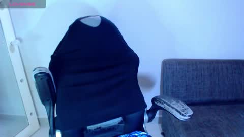 Snapshot of angie_dreamgirl chatting on February 2026 12:01:01 AM IG angie dreamgirl01 online show from February 2026 12:01:01 AM