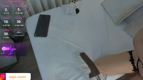 Snapshot of angiee_roses chatting on May 2026 12:40:02 AM angiee roses online show from May 2026 12:40:02 AM