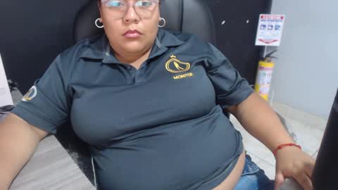 Snapshot of angy_ro12 chatting on April 2026 05:30:01 PM angy online show from April 2026 05:30:01 PM