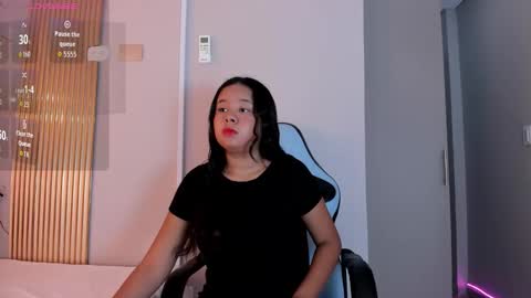 Snapshot of angye_harmony chatting on February 2026 12:11:01 PM Angie online show from February 2026 12:11:01 PM