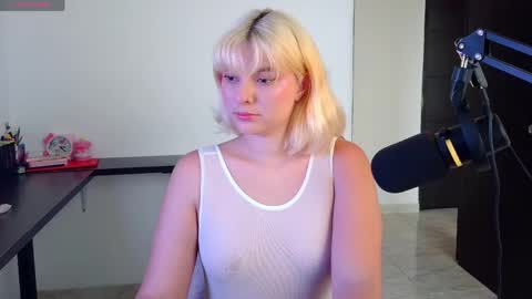 Snapshot of ania_mml chatting on May 2026 08:25:01 PM Ania online show from May 2026 08:25:01 PM