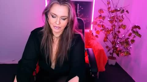 Aniela online show from November 2025 08:46:02 AM