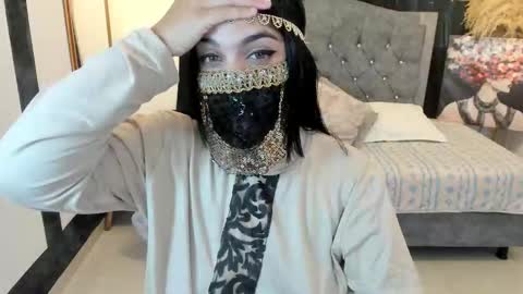 Anissa online show from November 2025 02:39:02 PM