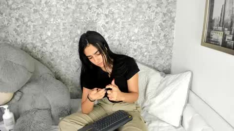 Snapshot of anika_h chatting on May 2026 01:05:01 PM anika_h online show from May 2026 01:05:01 PM