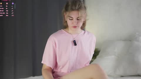 AnishaVivo online show from December 2025 12:32:01 PM