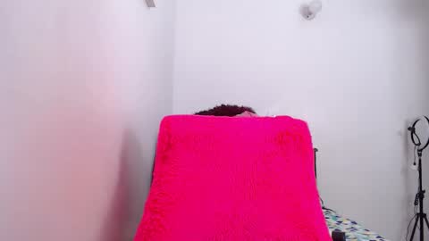 ana independent model online show from February 2025 10:07:02 AM