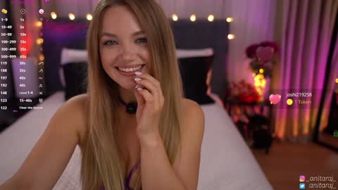 Im Anita thumb up me please its important online show from September 2025 08:44:01 PM