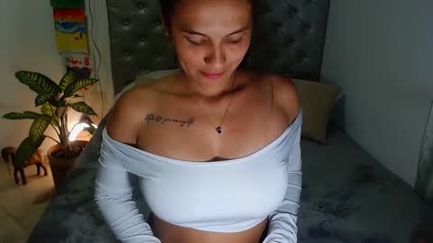 esmeralda online show from February 2025 12:04:01 AM