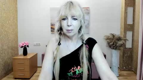 Snapshot of anna_ditrih chatting on May 2026 11:42:02 AM Anna Ditrih online show from May 2026 11:42:02 AM