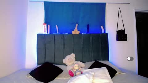 Anailyn figueroa online show from November 2025 03:17:01 AM