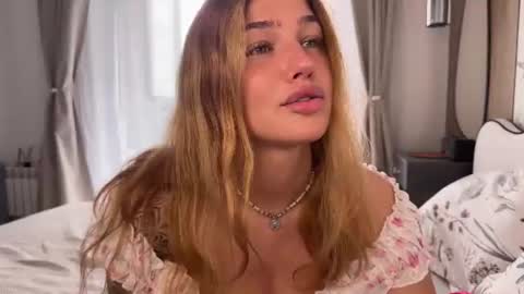 Snapshot of anna_six chatting on June 2026 03:45:01 AM Anna online show from June 2026 03:45:01 AM