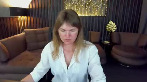 Snapshot of annabel_xxx chatting on June 2026 06:01:02 PM Annabel online show from June 2026 06:01:02 PM