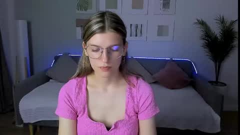 Snapshot of annathorne chatting on May 2026 08:53:01 AM Im Anna online show from May 2026 08:53:01 AM
