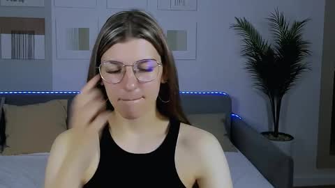 Snapshot of annathorne chatting on May 2026 04:28:02 AM Im Anna online show from May 2026 04:28:02 AM