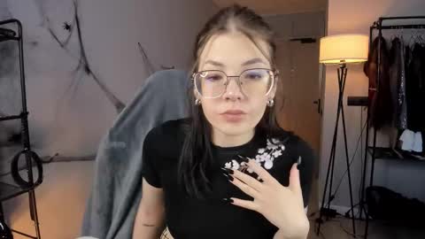 Anna online show from November 2025 06:09:02 PM