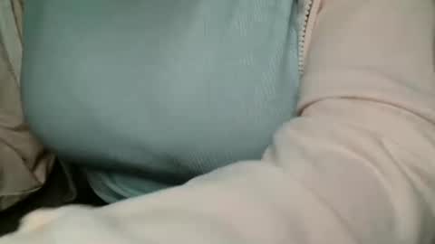 Bella online show from April 2026 07:58:02 PM