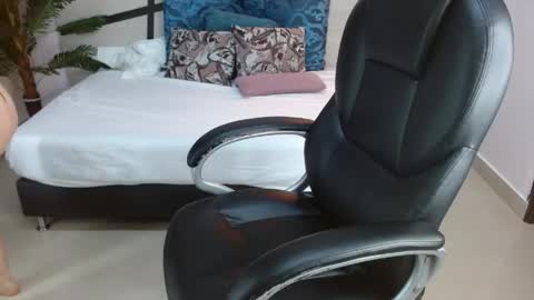 Snapshot of anne_blake chatting on May 2026 02:51:02 AM anne_blake online show from May 2026 02:51:02 AM