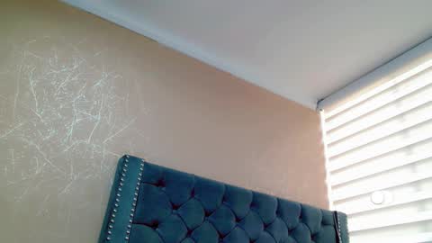 Snapshot of anne_julienne chatting on February 2026 09:44:01 PM online show from February 2026 09:44:01 PM