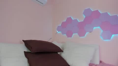 anne_millerr online show from June 2026 11:46:01 AM