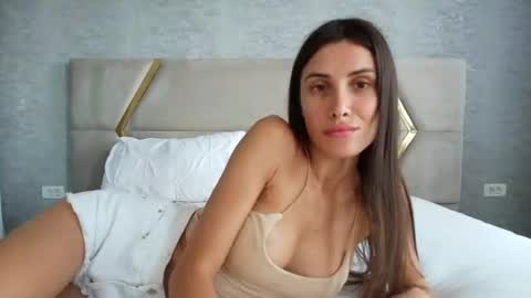 Snapshot of annehotxxx chatting on June 2026 07:11:02 AM AnneHotxxx online show from June 2026 07:11:02 AM