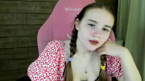 Snapshot of annetbennette chatting on July 2026 04:37:01 AM AnnetBennette online show from July 2026 04:37:01 AM