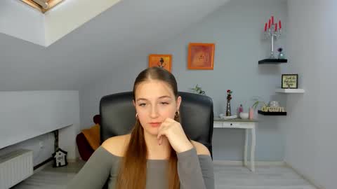 annewilsonn online show from November 2025 11:55:02 AM