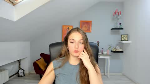 annewilsonn online show from November 2025 12:05:02 PM