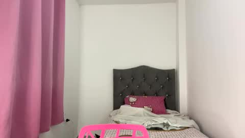 Snapshot of anngela01 chatting on October 2025 05:44:02 AM anngela online show from October 2025 05:44:02 AM