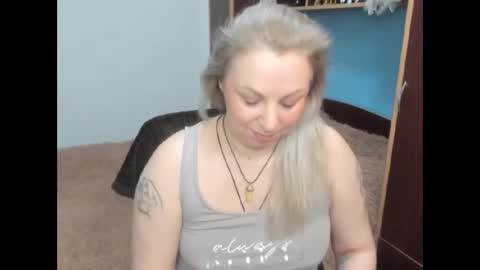 Snapshot of anngelynajoy chatting on April 2026 09:35:01 PM Anngel online show from April 2026 09:35:01 PM