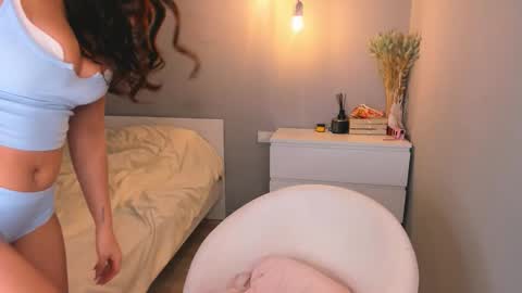 Annie online show from November 2025 03:26:02 AM