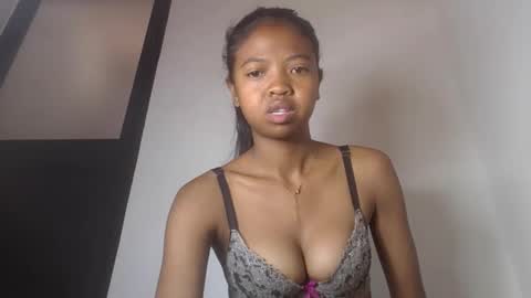 annica86 online show from June 2026 04:39:01 AM