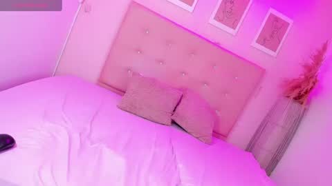 Snapshot of annie_dolce_ chatting on July 2026 02:00:01 PM annie_dolce_ online show from July 2026 02:00:01 PM