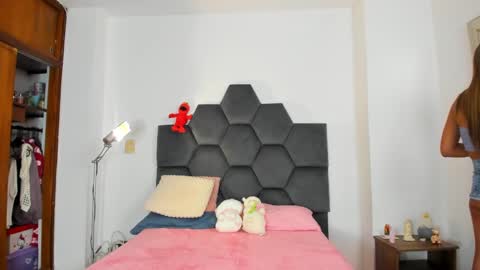 Annie online show from February 2025 01:34:01 AM