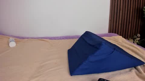 Snapshot of annie_roberts7 chatting on December 2024 11:13:02 PM Annie Roberts online show from December 2024 11:13:02 PM