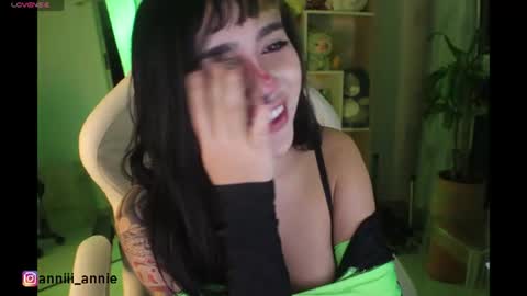 Snapshot of annie_snow_ chatting on July 2026 02:05:17 AM JEANNE no olvides seguirme dont forget follow me uu online show from July 2026 02:05:17 AM
