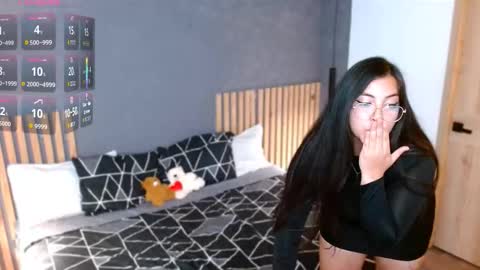 Annie Volker online show from October 2025 03:48:02 AM